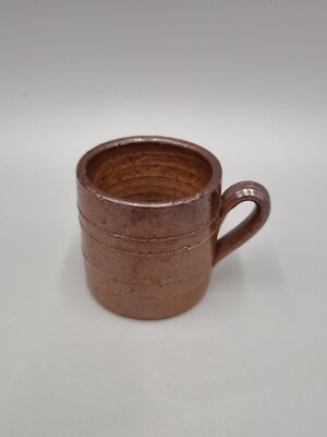 Ein Studiokeramik Miniatur Becher, skandinavisch, unsigniert.