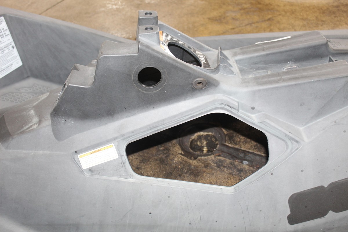 Sea-doo 14-16 Spark 3 UP Oem Hull Body Shell MID DECK Sea-doo 14-16 Spark 3 UP Oem Hull Body Shell MID DECK
