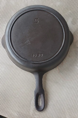 Vintage Griswold Iron Mountain #5 cast iron skillet pattern No. 1030