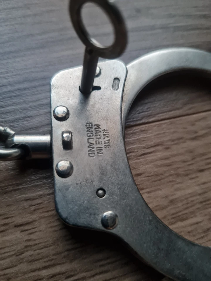 Handschellen / Handfesseln / Original Polizei / Security Handschellen / Fesseln - Bild 4 von 4