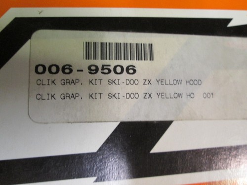 KIT DE CALCOMANÍAS GRÁFICAS CON CAPUCHA - MOTO DE NIEVE SKIDOO BRP CON CAPUCHA ZX - AMARILLA - Imagen 5 de 5