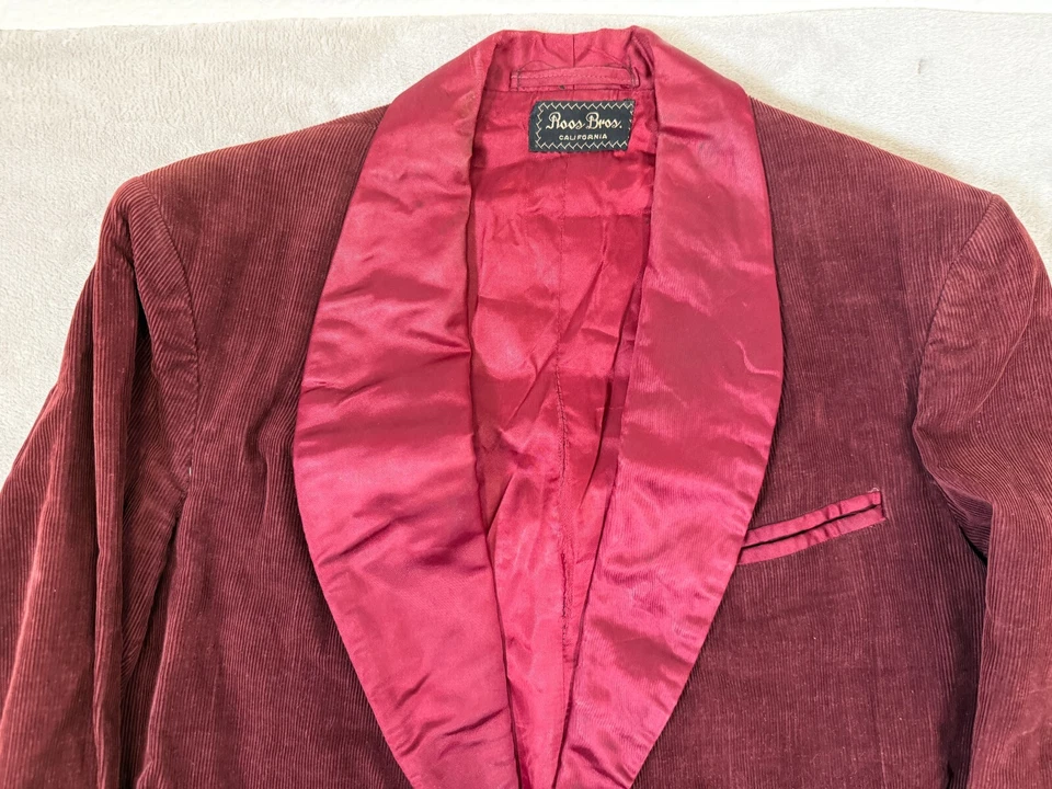 Chaqueta de Terciopelo Vintage Roos Bros Logo Conejito Cuello Satinado Bolsillos Estilo Disfraz Foto 4 de 4