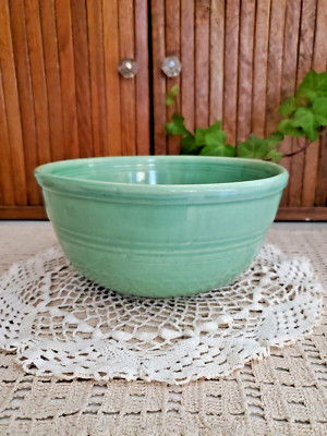 VINTAGE SEVILLA ART POTTERY JADE GREEN RIBBED MIXING 8