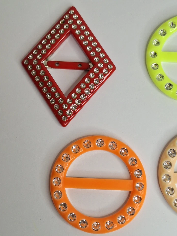 Camiseta vintage de los años 90 de plástico con estrás hebilla de nudo de corbata lateral Y2K Rave Foto 3 de 4