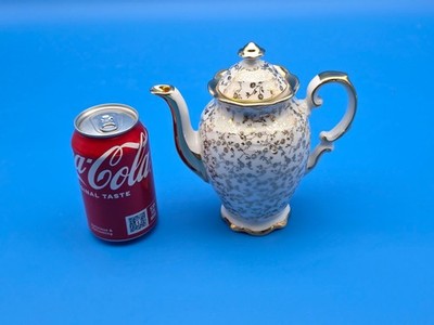 Deutsche Porzellan weiße Kaffeekanne mit goldenem Blumendekor - 17,5 cm - sehr guter Zustand