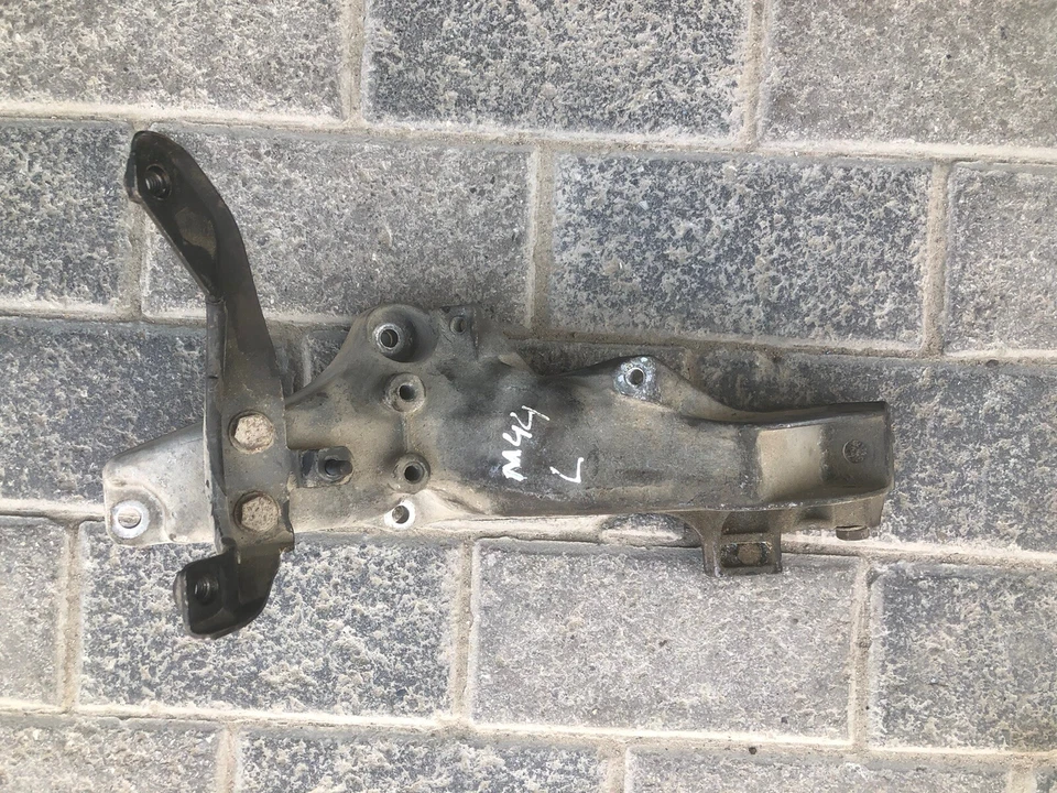 BMW 318is M42 M44 Engine Mount Bracket Left 1137015 - Imagem 2 de 4