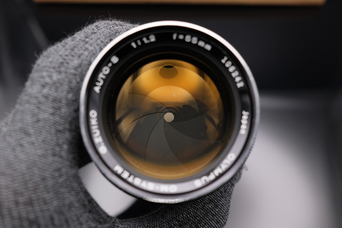 Exc+5] Olympus OM-System G.Zuiko Auto-S 55mm f/1.2 MF Prime Lens