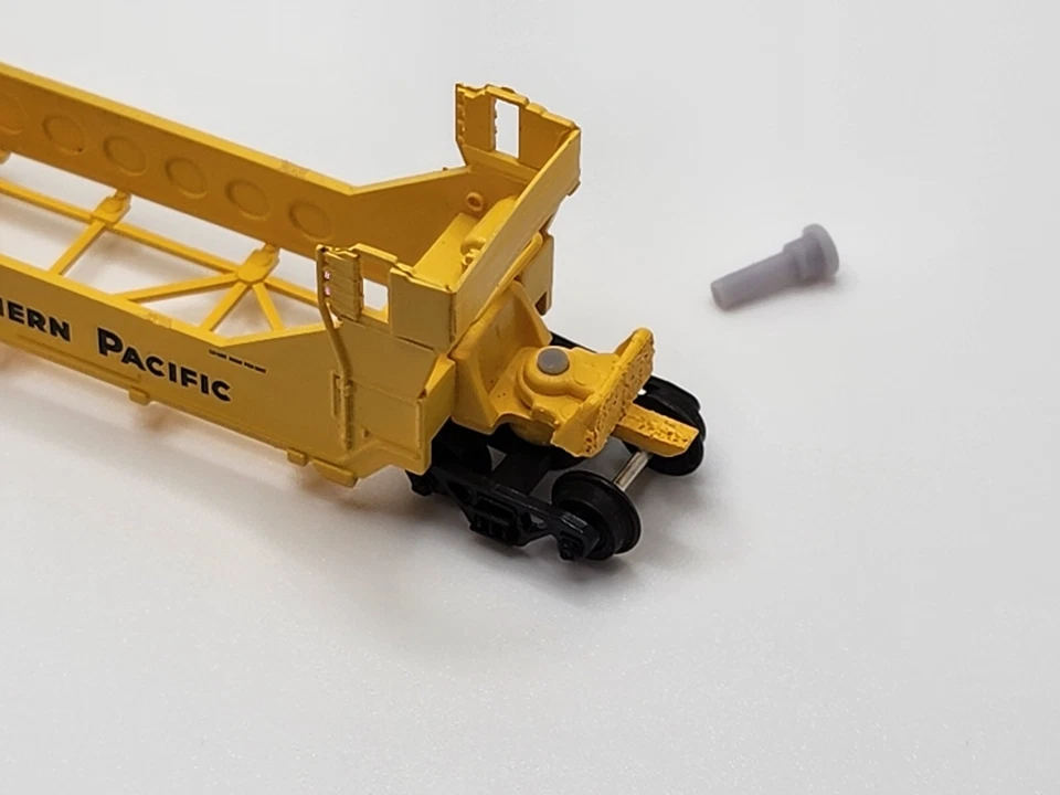 REPLACEMENT PINS DELUXE N Scale Gunderson Twin Stack 5 Unit Articulated Car - Image 2 of 2