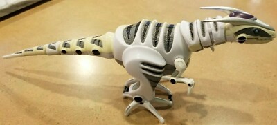 WowWee 2005 14'' walking ROBOT RAPTOR DINOSAUR White