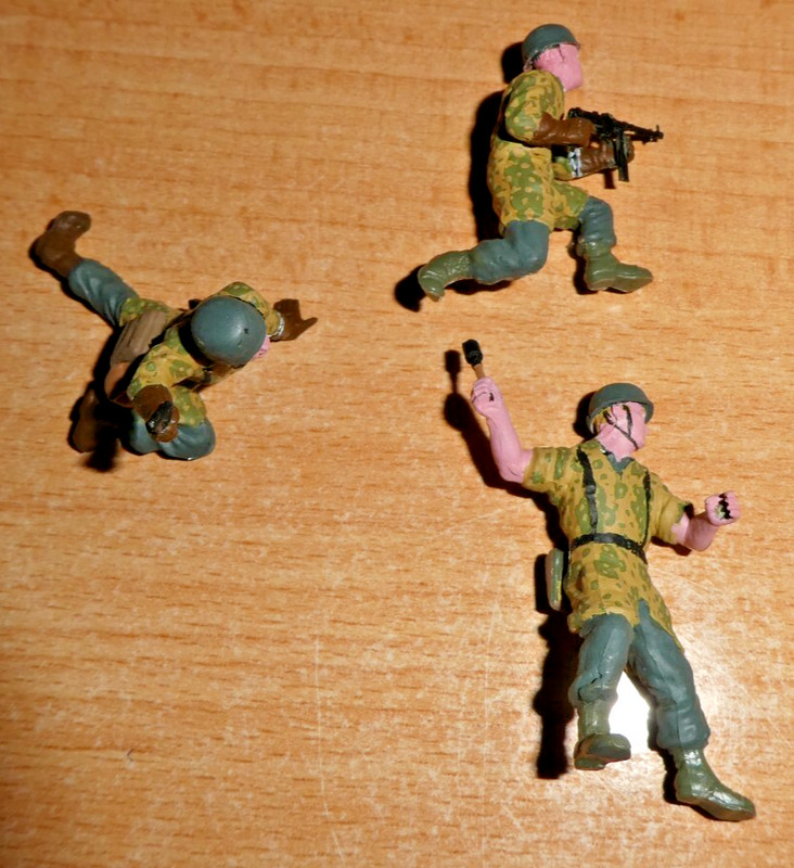 3 PAINTED Original 2002 Tamiya  German PARATROOPERS   1/35 Model, New