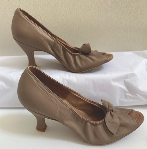 Capezio (BR3281) Tan Suede Ballroom Dance Shoes - Women’s Size 7W