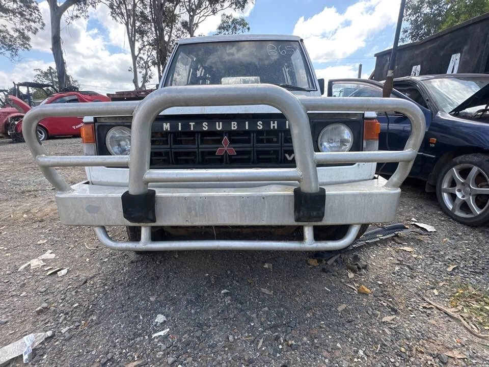 1989 Mitsubishi Pajero Left Driver Front Window Glass 83-91 #B659 - image 2 of 4