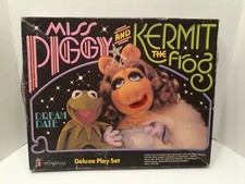 Vtg 1981 Jim Henson's Miss Piggy And Kermit The Frog Colorforms Deluxe Play Set