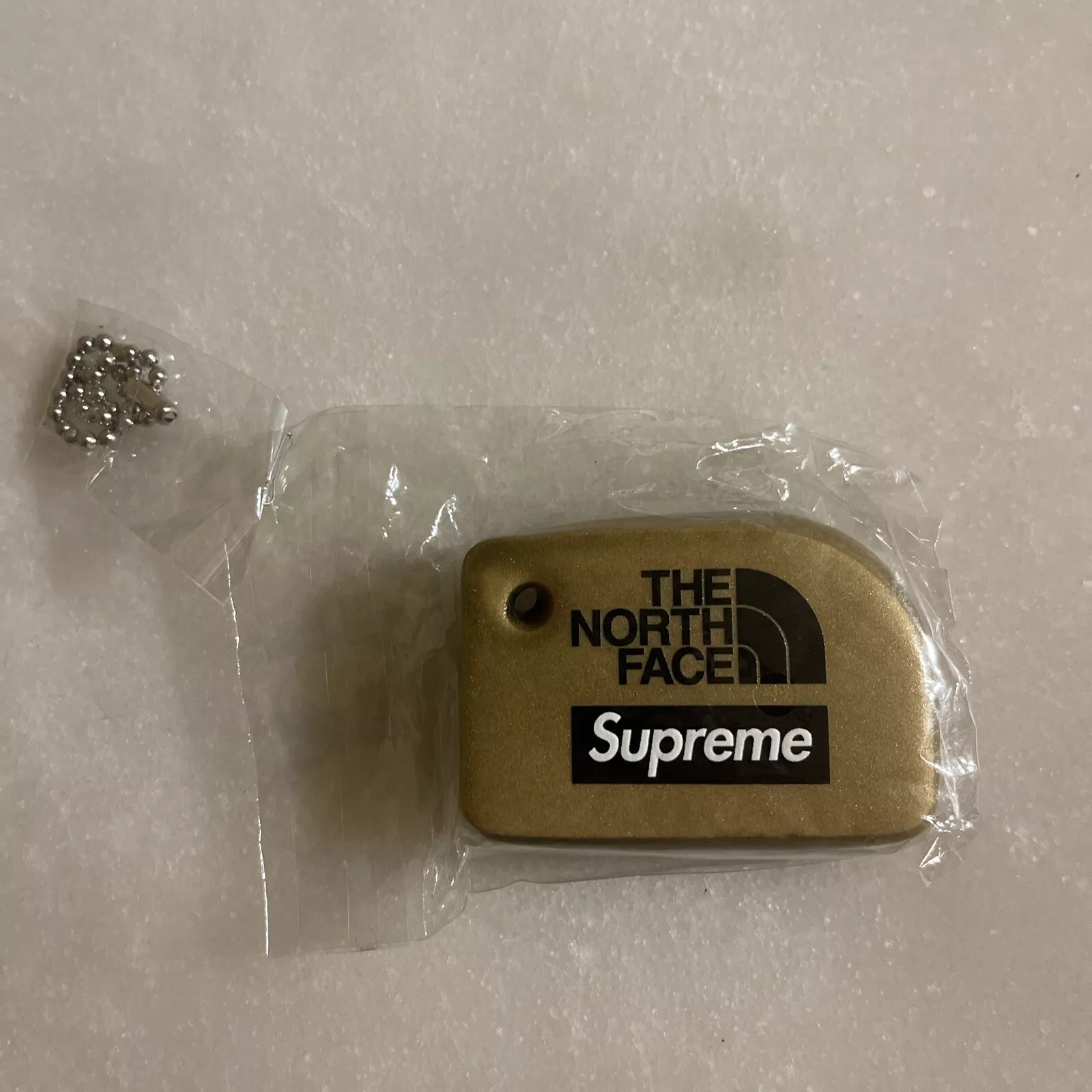 Supreme x The North Face   Porte clés flottant (OR)   TNF SS20 flambant neuf
