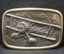 XB19111 GREAT VINTAGE 1970s  BIPLANE  AIRCRAFT ARTWORK MENS BRASS BELT BUCKLE