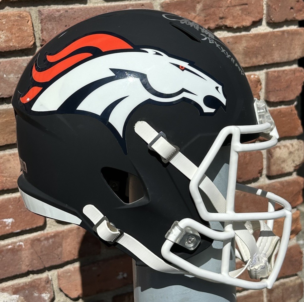 Terrell Davis #30 SB XXXII MVP Denver Broncos SIGNED Full Size Football Helmet