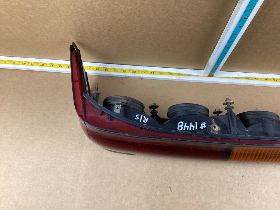 Luz trasera derecha pasajero Ford Tempo 1992-1994 F23E13440AA OEM Foto 3 de 4