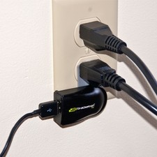 BRACKETRON UGC-475-BL Twist Charge USB Charger For Most Mobile Smartdevices