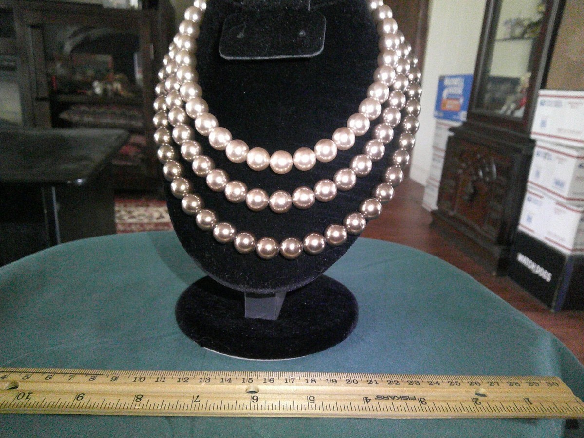 Vintage pearl necklace layered Three vintage pearl necklaces styled as one bold statement  main image 4