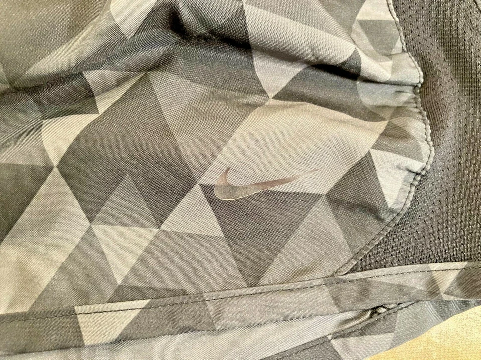 NIKE PANTALONES CORTOS RUNNING 3" INCORPORADOS PANTY GRIS NEGRO MALLA ACENTO MUJER XS ⭐️COMO NUEVO⭐️ Foto 2 de 4