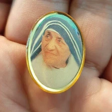 Vintage Saint Mother Theresa Metal Pinback a treasured item