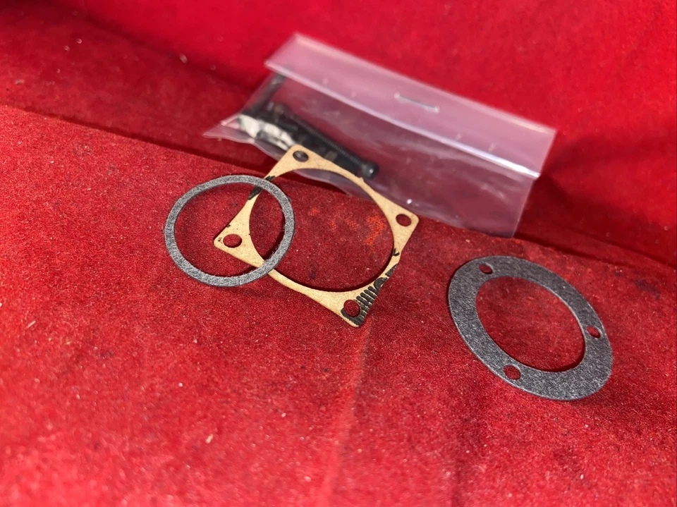 McCoy 35 RED HEAD FRONT ROTOR GASKET & ALLEN  TYPE SCREW SET NIP - Image 3 of 3