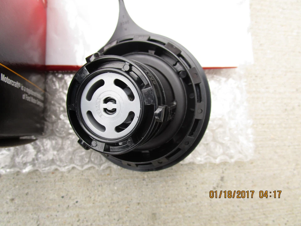 97 - 03 FORD EXPEDITION FUEL GAS TANK FILLER CAP WITH TETHER OEM NEW FC-975 - Image 4 of 4