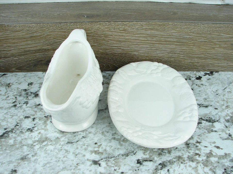 Gibson 2 Piece Fine Stoneware 1 3/4 Cup Gravy Boat Fruit Decoration - In Box - Image 2 of 4