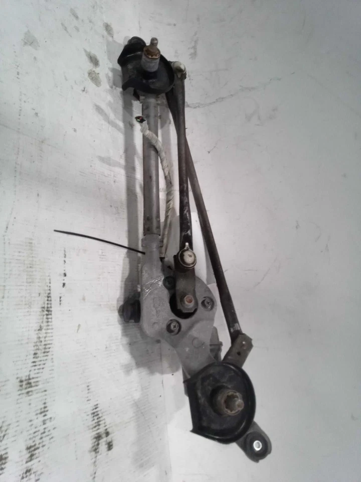 2016 Subaru Legacy Wiper Motor OEM 86511AL02A 132K Miles White Foto 2 de 4