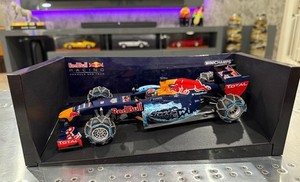 MINICHAMPS 1:18 RED BULL RB7 MAX VERSTAPPEN Snow Demonstration RUN 2016 Rare LTD