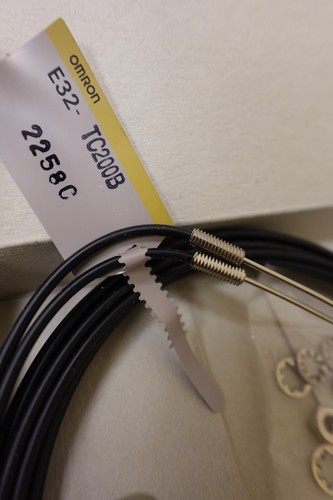 Omron - Photoelectric Switch / Fiber Optic Sensor E32-TC200B - NOS - Picture 7 of 10