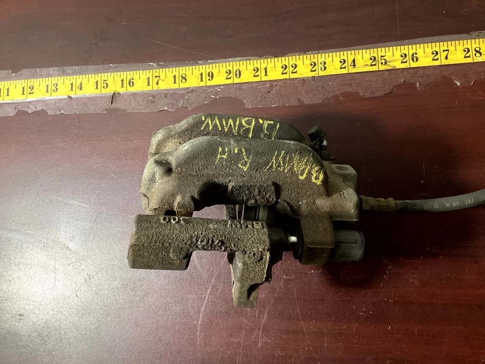 Pinza de freno trasera derecha BMW 328I XDRIVE F30 2013-2016 sedán OEM. Foto 3 de 4