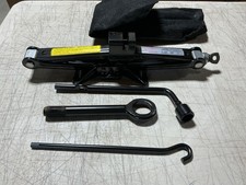 Tire Emergency Scissor Jack W Tool Bag For2011-2015 Hyundai Tucson 09110-2s100