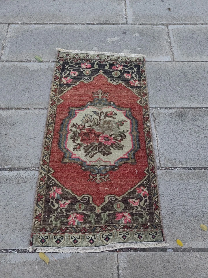 Vintage Turkish Small Rug 3.2x1.6ft | Floral Medallion Red Beige - Image 3 of 4