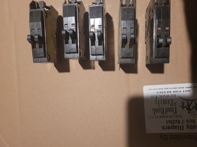 Square D QO2020 - 20 Amp Single-Pole  Circuit Breaker small broken area