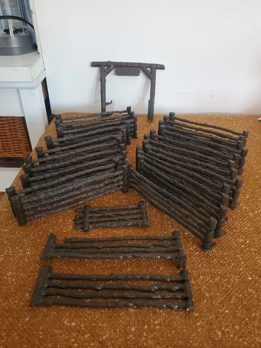 Vintage MARX  BAR-M-RANCH - Western Ranch Set Tin Toy Litho Cabin Fence Only