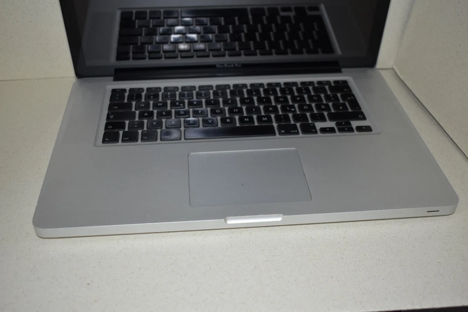 MacBook Pro 15– Modell A1286 – DEFEKT- als Ersatzteilspender - Bild 3 von 4