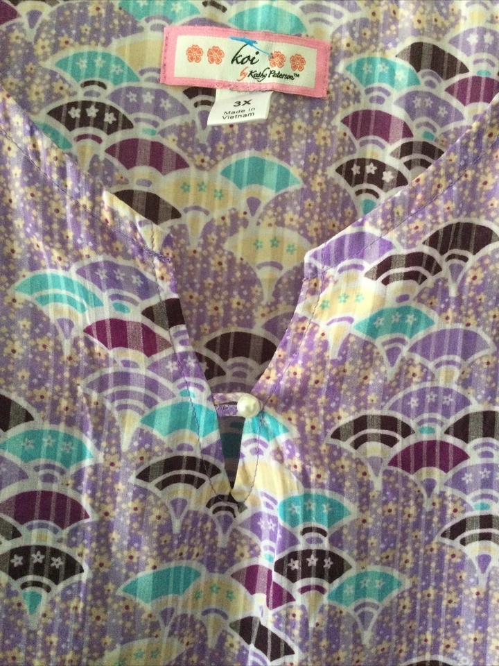 NWT Koi Scrub Top Purple Blue Shell Fan Shapes V-Neck 3/4 Ruffled Sleeves 3X - Image 4 of 4