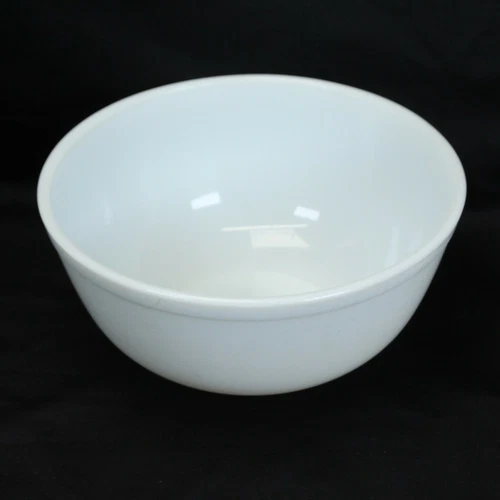 Pyrex White 403 Mixing Bowl 2-1/2 quart