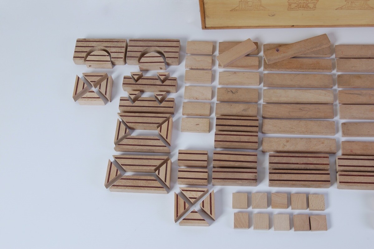 Costruzioni vintage in legno Vecchio gioco architettura intarsio