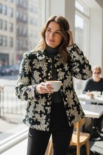 Vintage ST. JOHN Santana Textured Knit Jacket 6 Black Cream Long Sleeves Collar