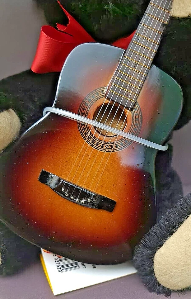 steiff 027529 - Bobby Musikteddy 25cm Mohair schwarz sitzend mGitarre KF OVP NEU - Bild 3 von 4