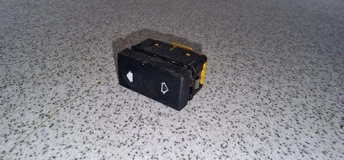 BMW 3 Coupe E36 Schalter für Fensterheber hinten links 8368041 2.50 33749611