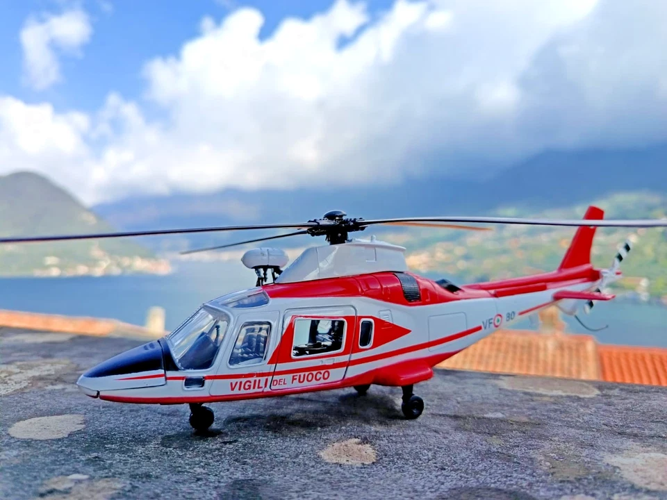 Elicottero Augusta Aw109 Vigili Del Fuoco Die Cast Model 1/43 - Immagine 2 di 4