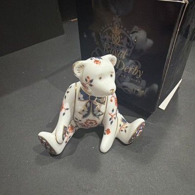 SÜSSE ROYAL CROWN DERBY MINIATUR verpackt TEDDYBÄR 1. QUALITÄT FIGUR EDWARD