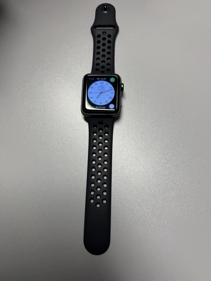 Original APPLE WATCH NIKE+ Series 2 42mm Display mit schwarzem Armband + Ersatz - Bild 3 von 4