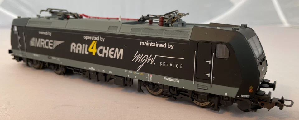 Piko HO 57473 BR185 OHE loco of MRCE/Rail4Chem. Black livery. New in box & p'wk - Image 4 of 4