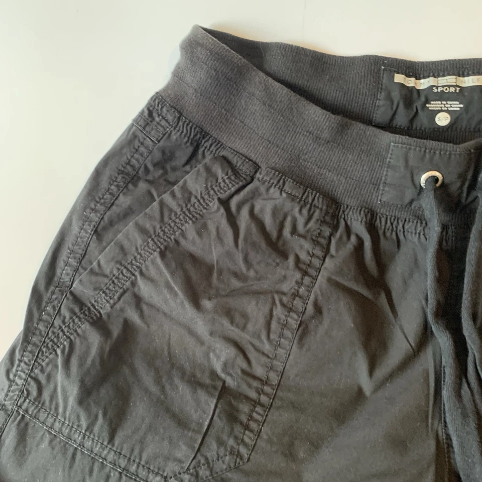 Pantalones Cortos Deportivos Tommy Hilfiger Para Mujer Talla Pequeña Negros Puño Redondo Híbrido Pantalones Cortos Foto 3 de 4