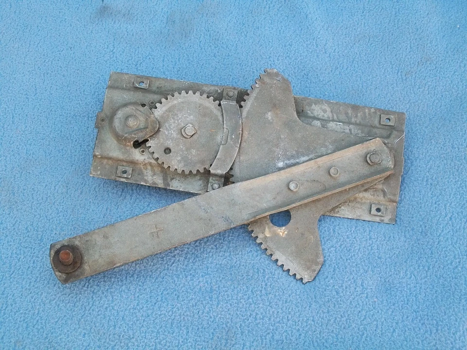 Dodge Desoto Chrysler 1949 50 51 52 nuevo MoPar puerta trasera izquierda regulador ventana Foto 2 de 3