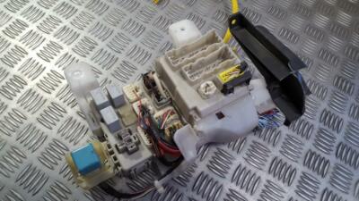 1282 042l06 Sicherungskasten für Toyota Corolla UK400844-11